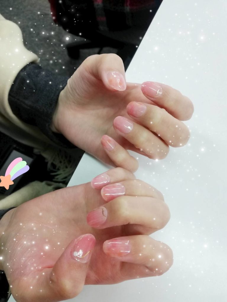 ネイルシールでキラキラネイル✨ラ・レコルトで密かなブーム・・・？のイメージ画像